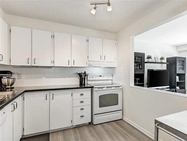 Building Photo - 6888 Bilberry Dr