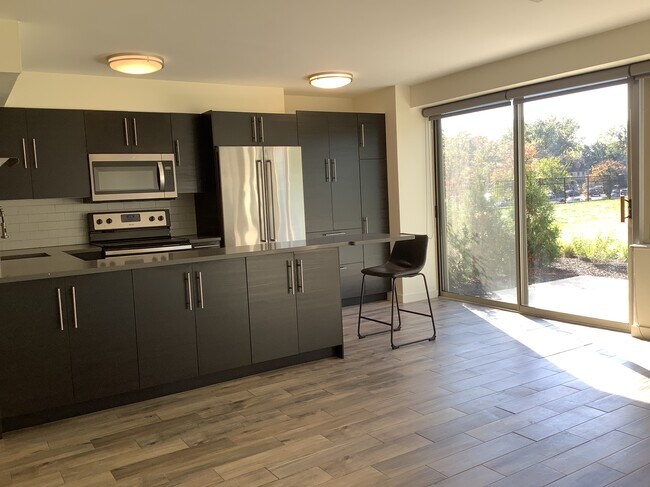 Building Photo - 12520 Edgewater Dr