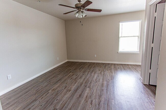 Foto del edificio - $1,200 OFF FIRST MONTH’S RENT — Apply with an August Move-In!