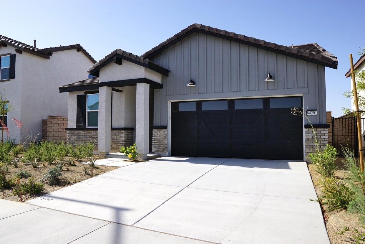 Primary Photo - 84201 Novello Dr