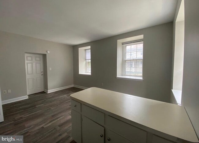 Building Photo - 51 E Main St