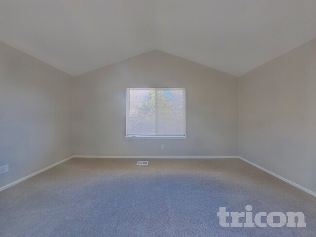 Foto del edificio - 301 Kingbird Cir