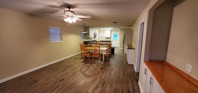 Sala de estar - 117 12th St