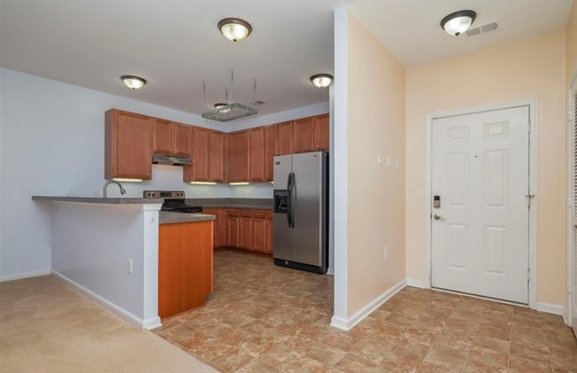 Building Photo - 920 Southmoor Dr