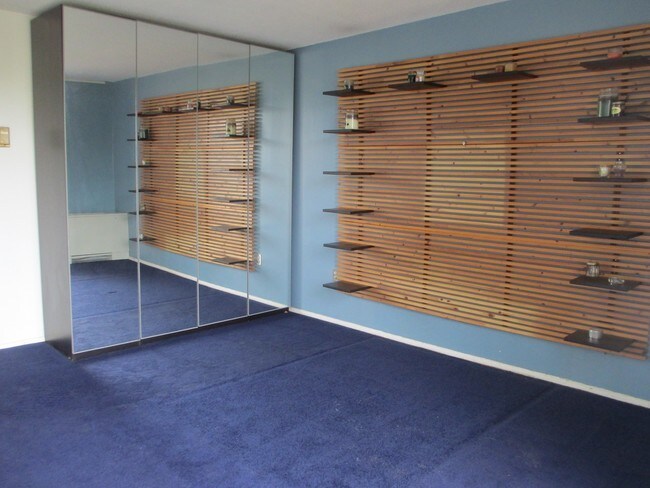 Building Photo - 4600 S Four Mile Run Dr