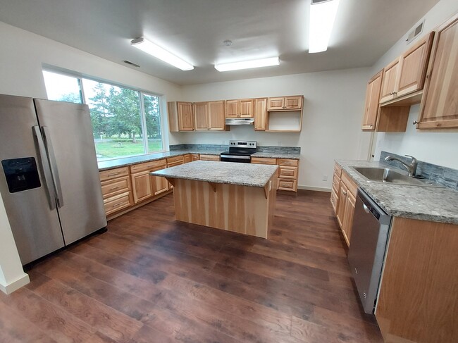 Foto del edificio - 3860 Loomis Trail Rd