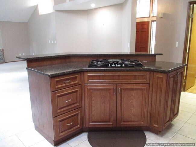 Foto del edificio - Charming 3-Bedroom Rambler with Spacious B...