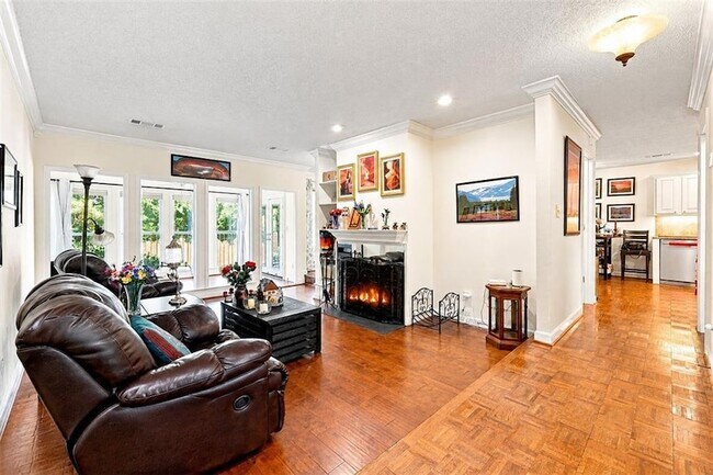 Foto del edificio - 3924 Ashford Lake Ct NE
