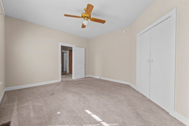 Foto del edificio - 4 Bedroom Home in Downtown Erwin