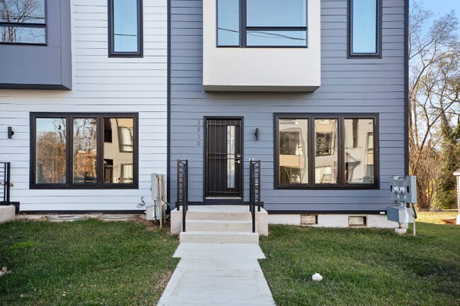Building Photo - 2520 Elvans Rd SE