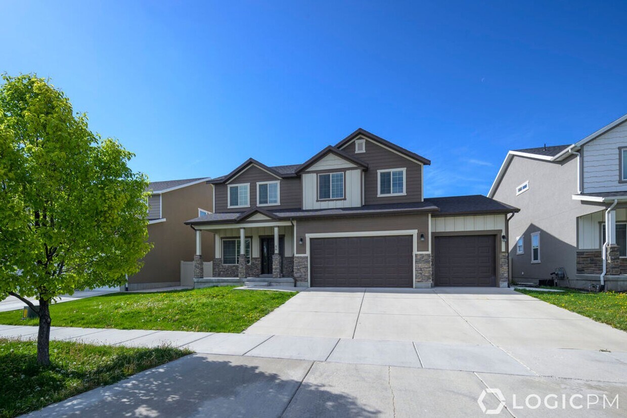 Foto principal - Stunning Single Family Home In Excellent L...