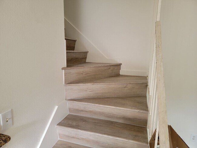 Foto del edificio - 3bed/1.5ba End Unit with Private Backyard & Patio