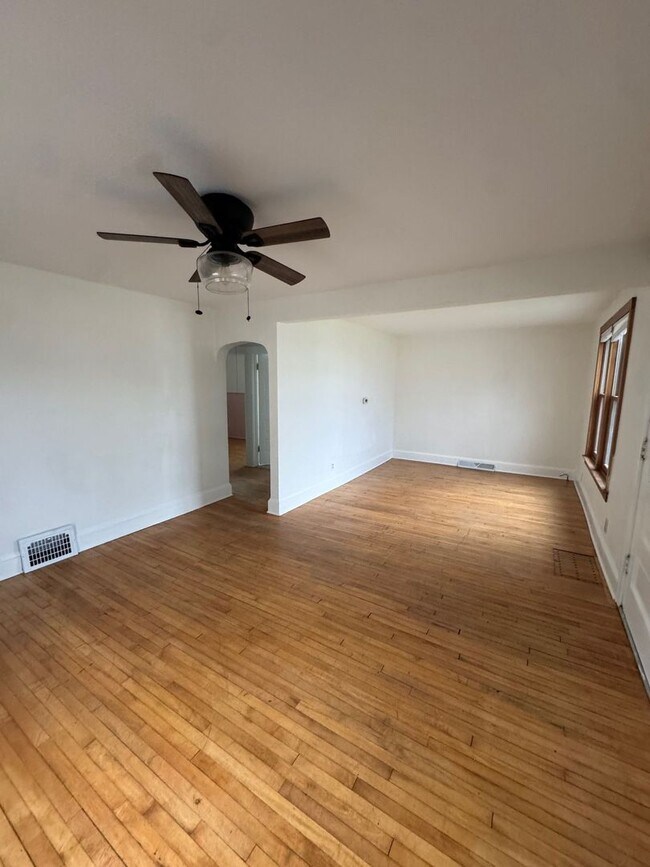 Foto del edificio - 4 Bed/ 1 Bath Home!! Bedroom Rentals for Students 9-10 Month Lease