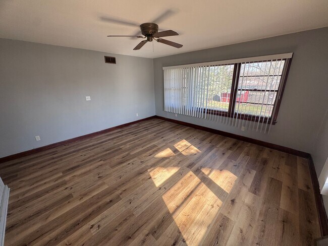 Foto del edificio - COMING SOON! Bright & Spacious 3-Bedroom Home with Large Backyard