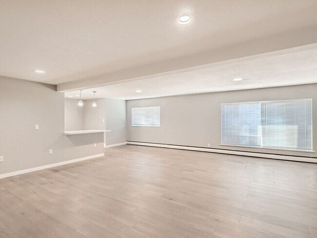 Building Photo - 3 Bed/2 Bath Updated Duplex Near RiNo!!!