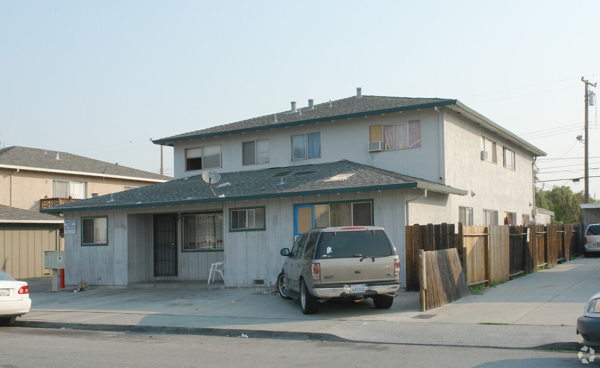 Building Photo - 2125 Main St