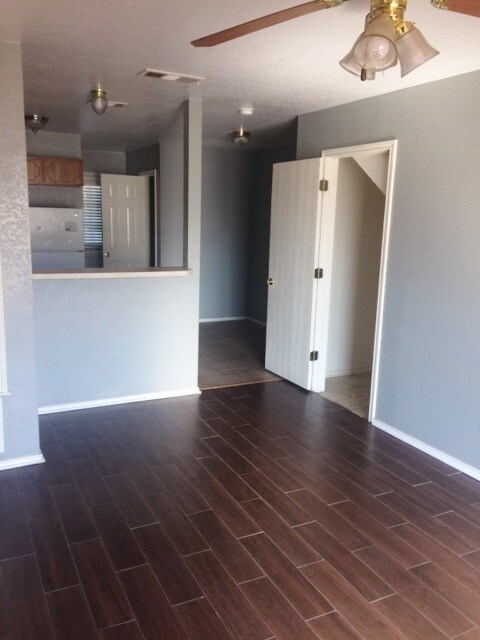 Foto del edificio - 2801 Vernice Loop