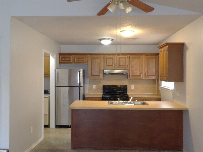 Foto del edificio - 6806 NW Willow Springs Dr