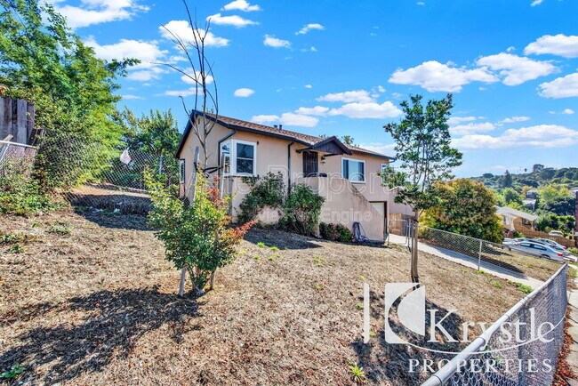 Building Photo - 114 Hollywood Ave