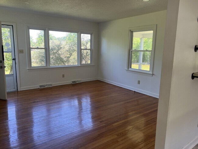 Building Photo - 3805 Jefferson Davis Hwy