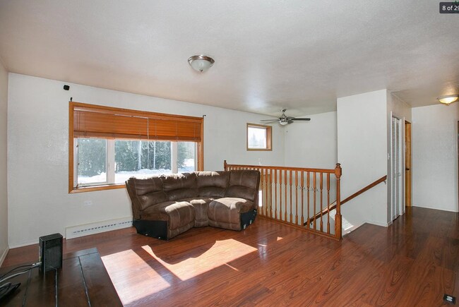 Foto del edificio - Spacious home in North Pole / 2 Car Garage