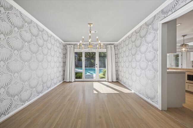 Foto del edificio - 547 3 Corners Dr