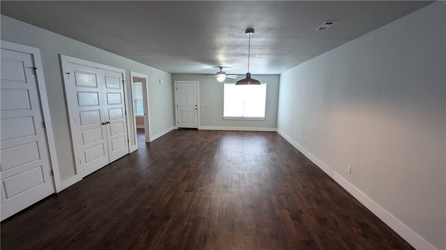 Building Photo - 134 Erin Pl