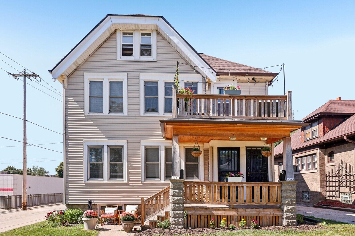 Foto principal - 2321 N 58th St
