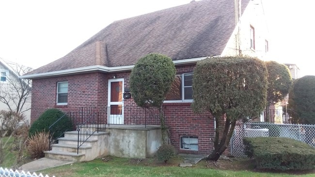Building Photo - 118 E Central Blvd