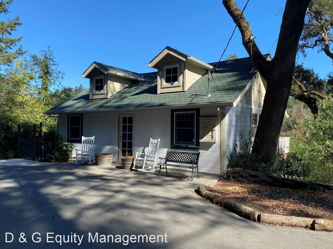 Primary Photo - Studio, 1 bath House - Carriage House