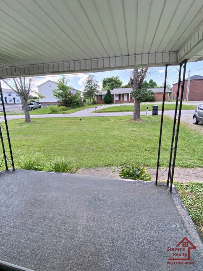 Building Photo - 25 N Franklin Ave