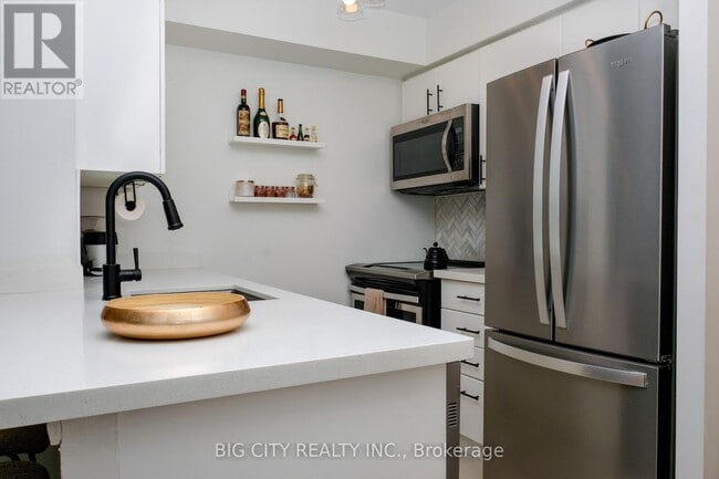 Photo du bâtiment - 4968 Yonge St