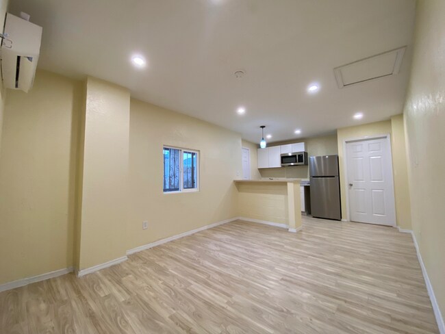 Foto del edificio - 2221 Gold Ave