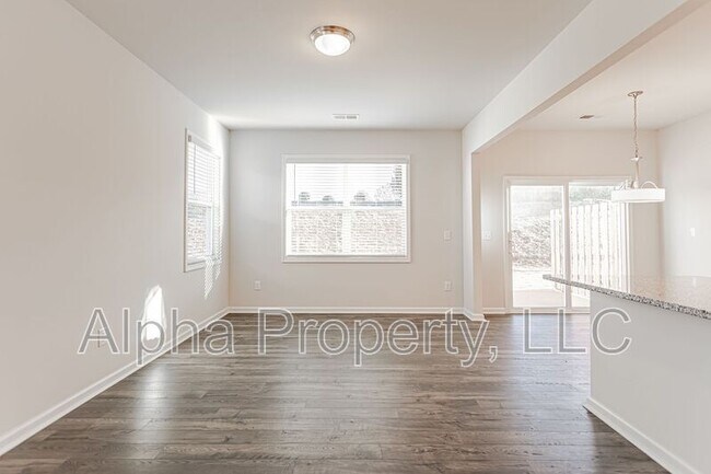 Building Photo - 15 Apricot Ln