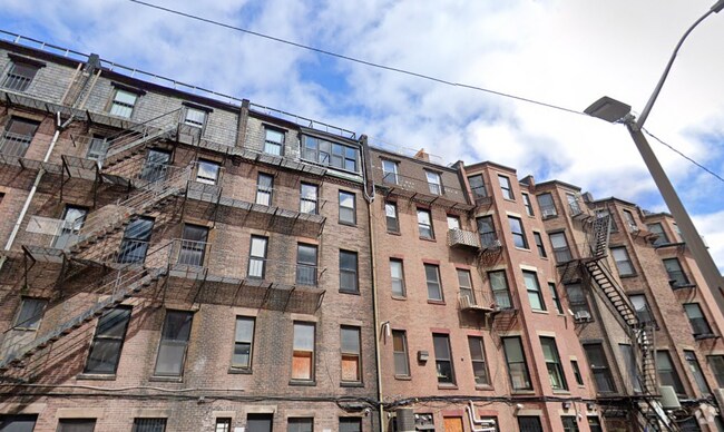 Building Photo - 250 Newbury St