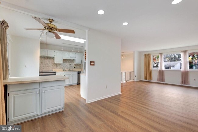 Foto del edificio - 852 Birchwood Ct