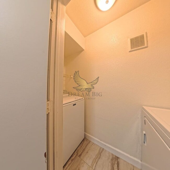 Building Photo - 8101 W Flamingo Rd