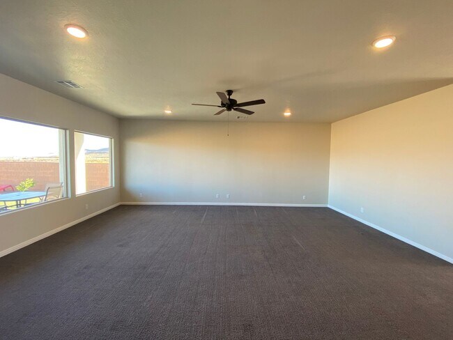 Foto del edificio - Stunning 6 bedroom in Little Valley