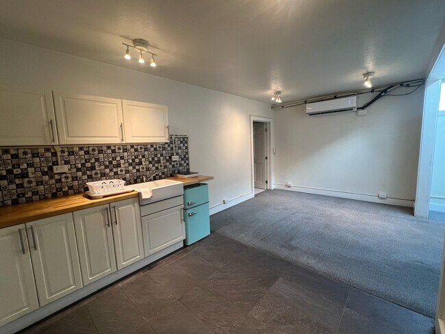 Foto del edificio - 416 E Main St