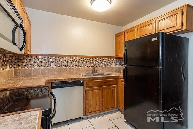 Building Photo - 1411 Selmi Dr