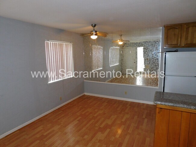 Foto del edificio - Spacious 2bd/1ba Foothill Farms Area Condo