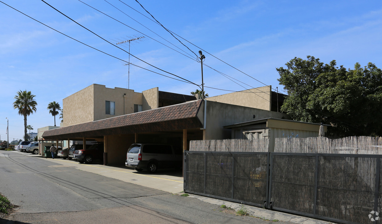 Building Photo - Villa de Cortez