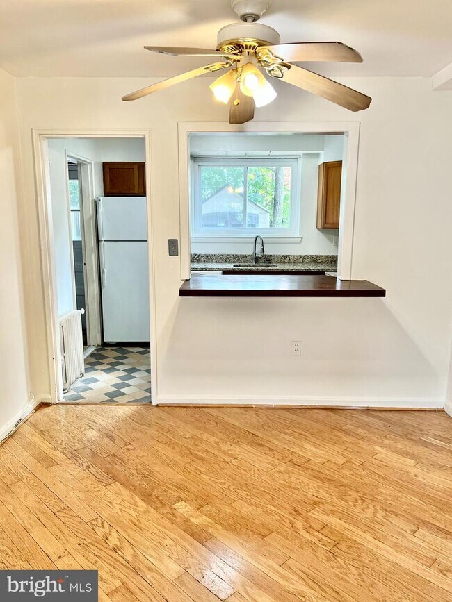 Foto del edificio - 1612 Kenwood Ave