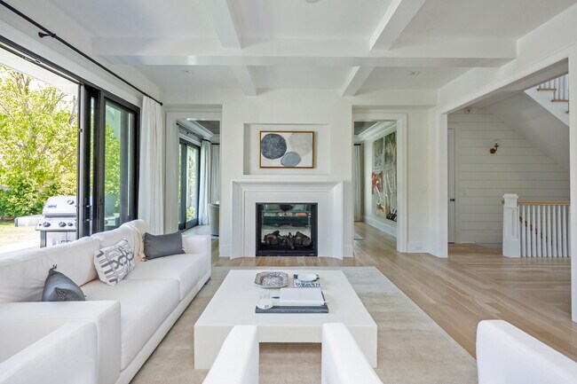 Foto del edificio - 67 Lockwood Ave