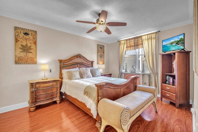 Building Photo - 630 S Sapodilla Ave