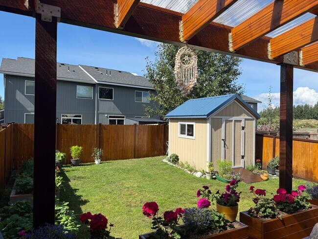 Foto del edificio - Lovingly Maintained East Anchorage Home wi...