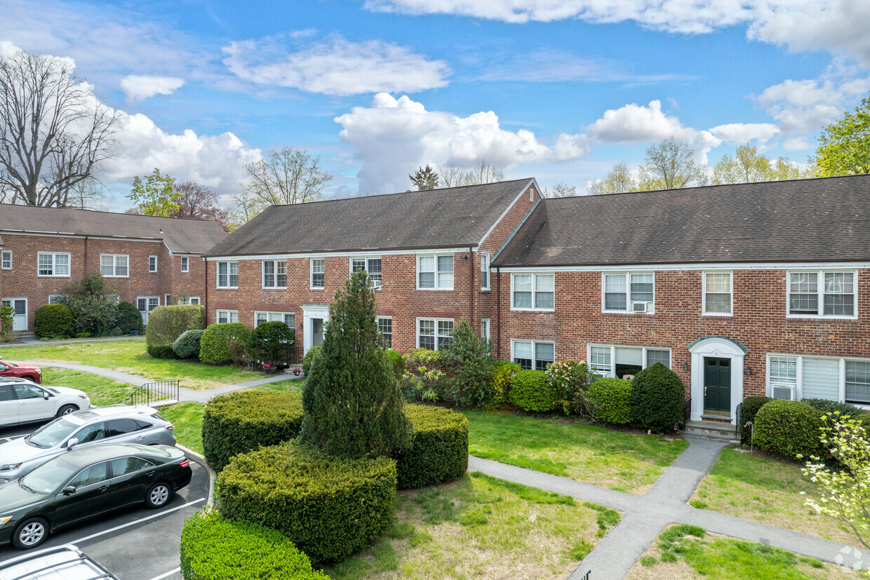 Primary Photo - White Plains Manor