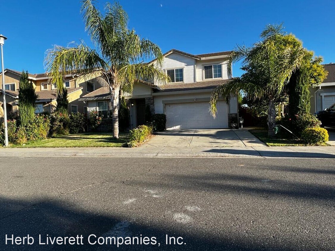 Primary Photo - 3 br, 2.5 bath House - 740 Frayne Way