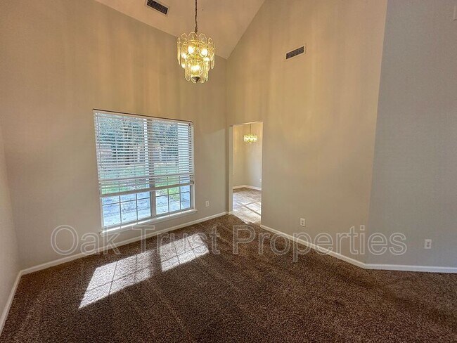 Foto del edificio - 1608 Windsor Ln