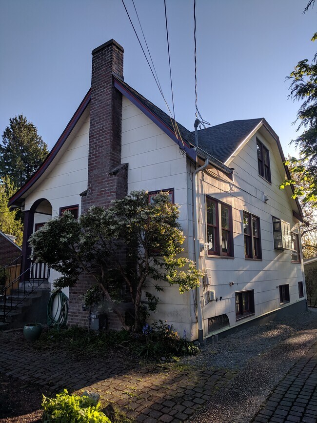 Building Photo - 4215 Palatine Ave N